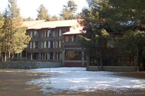 Hotel Senator Pine N Peak à Pahalgām Extérieur photo