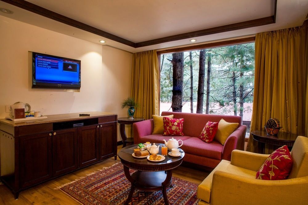 Hotel Senator Pine N Peak à Pahalgām Extérieur photo