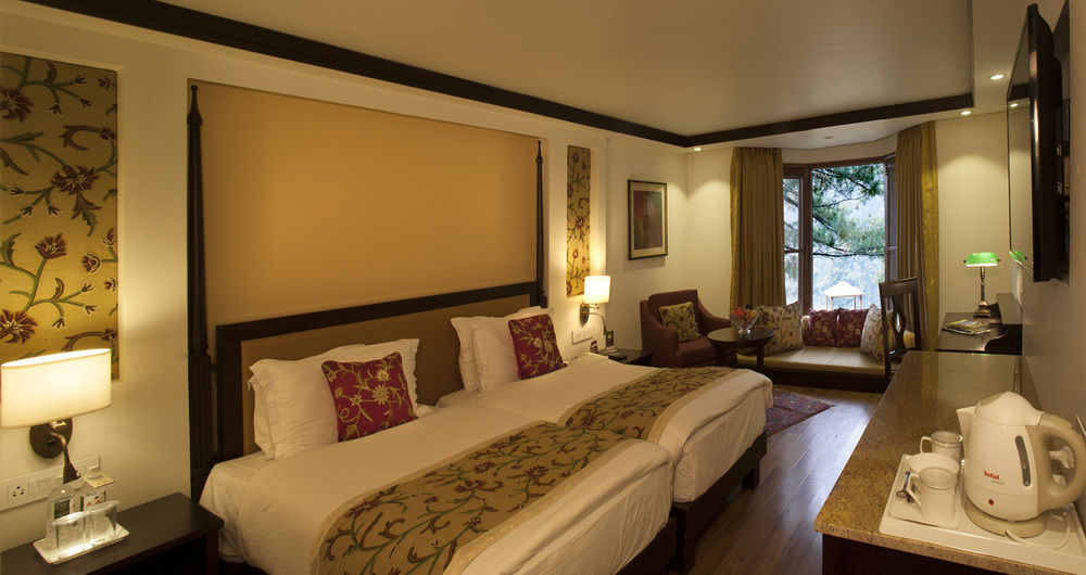 Hotel Senator Pine N Peak à Pahalgām Extérieur photo