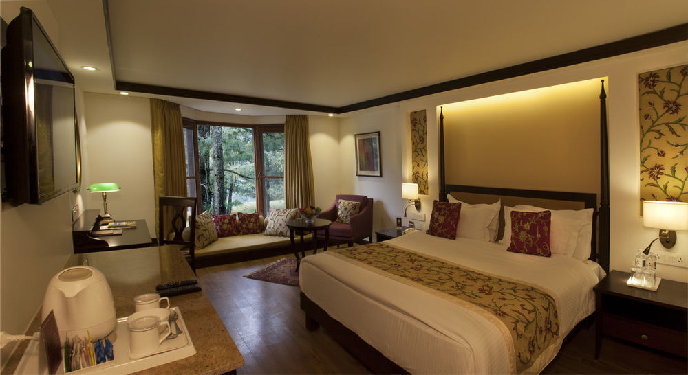 Hotel Senator Pine N Peak à Pahalgām Extérieur photo
