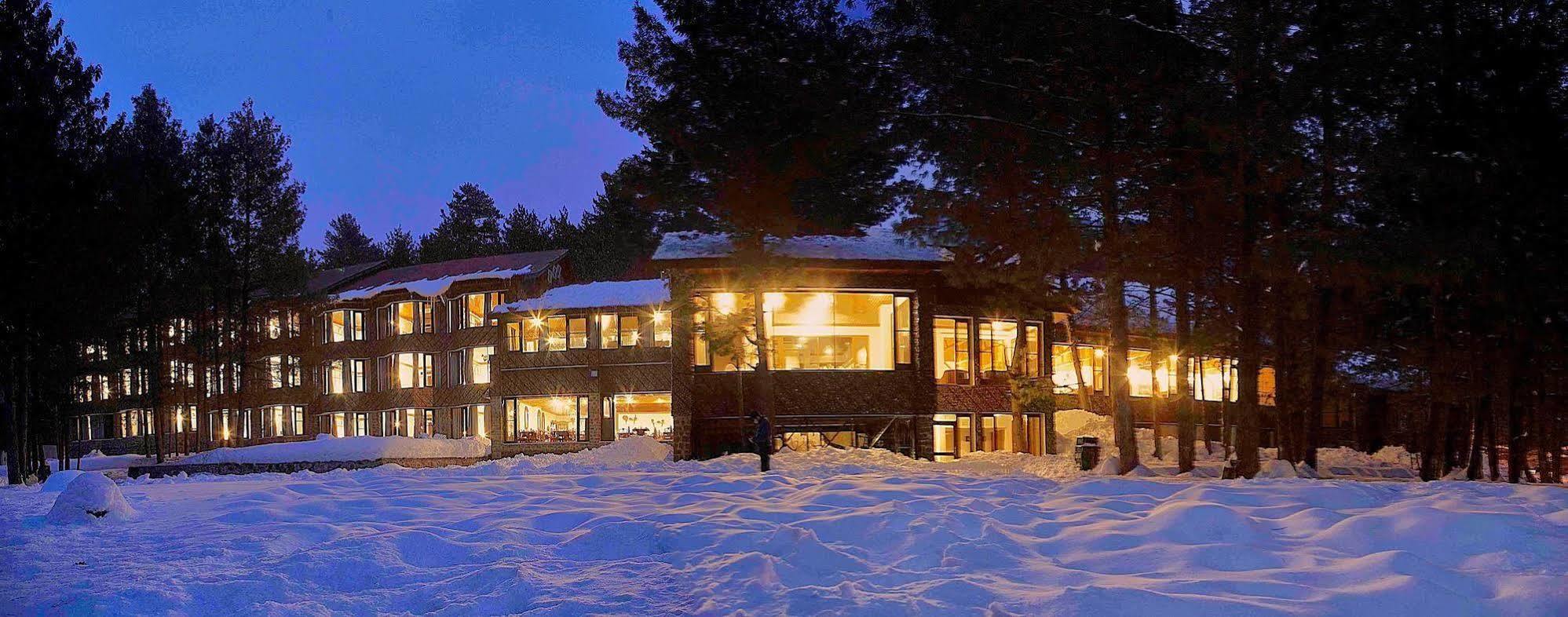 Hotel Senator Pine N Peak à Pahalgām Extérieur photo