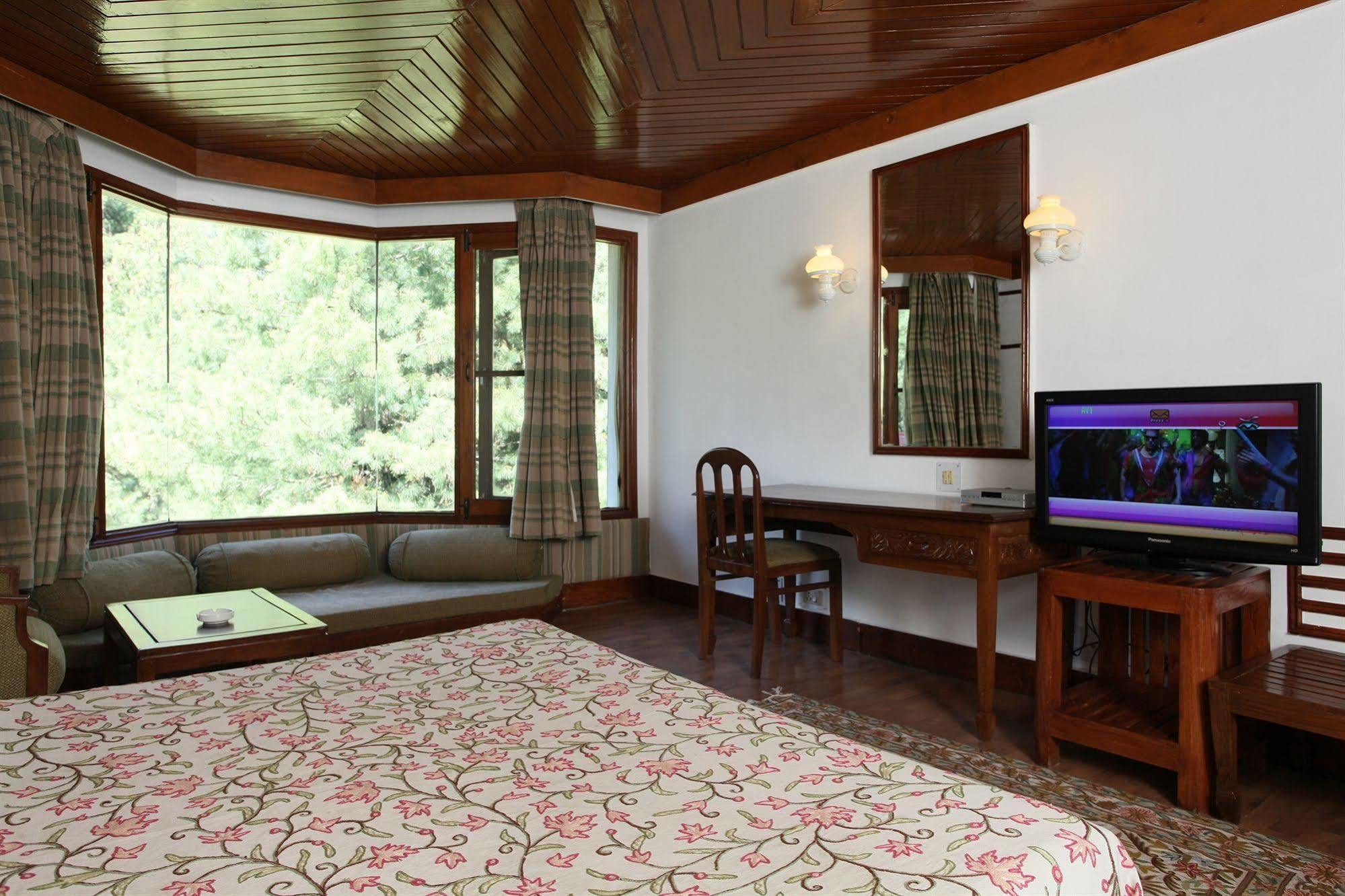 Hotel Senator Pine N Peak à Pahalgām Extérieur photo