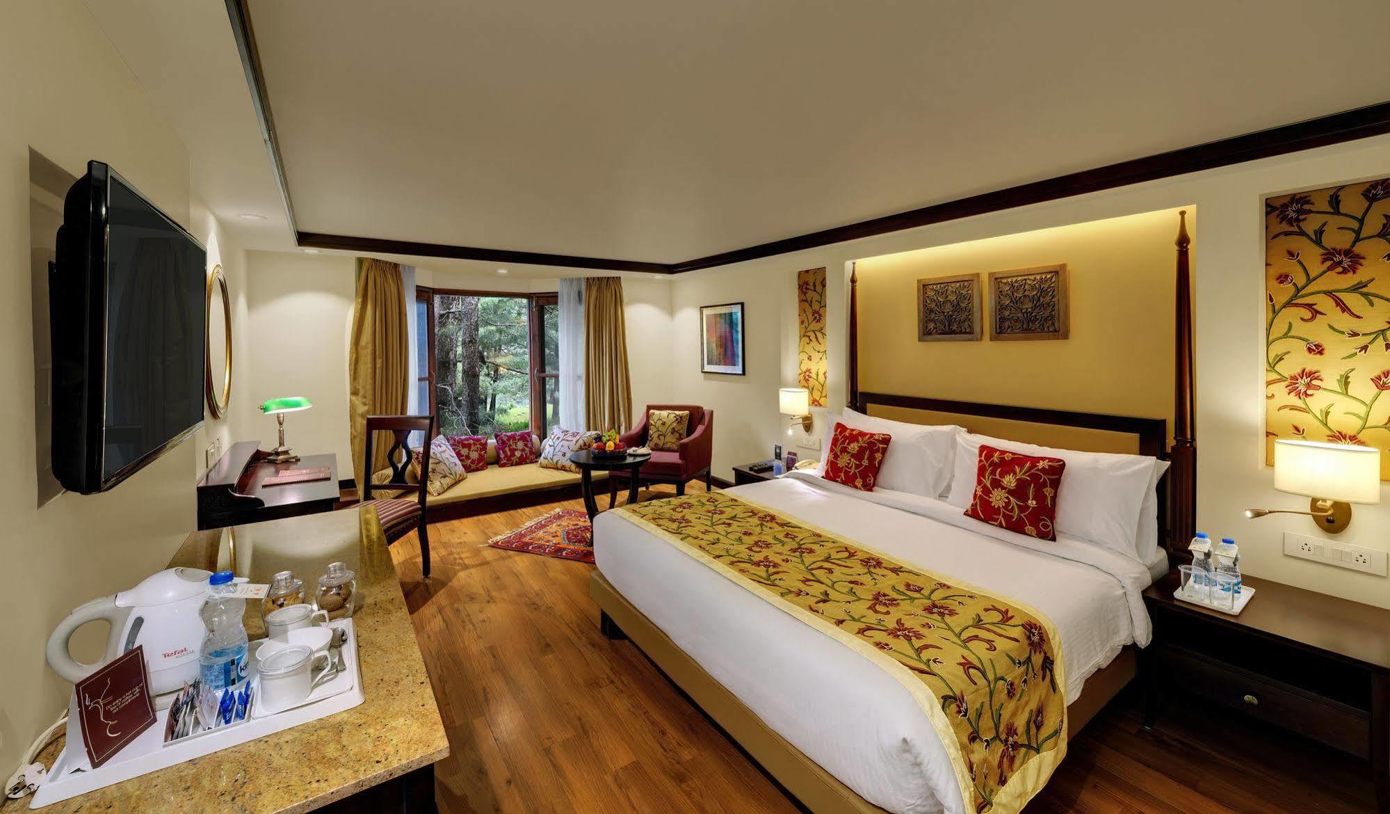 Hotel Senator Pine N Peak à Pahalgām Extérieur photo