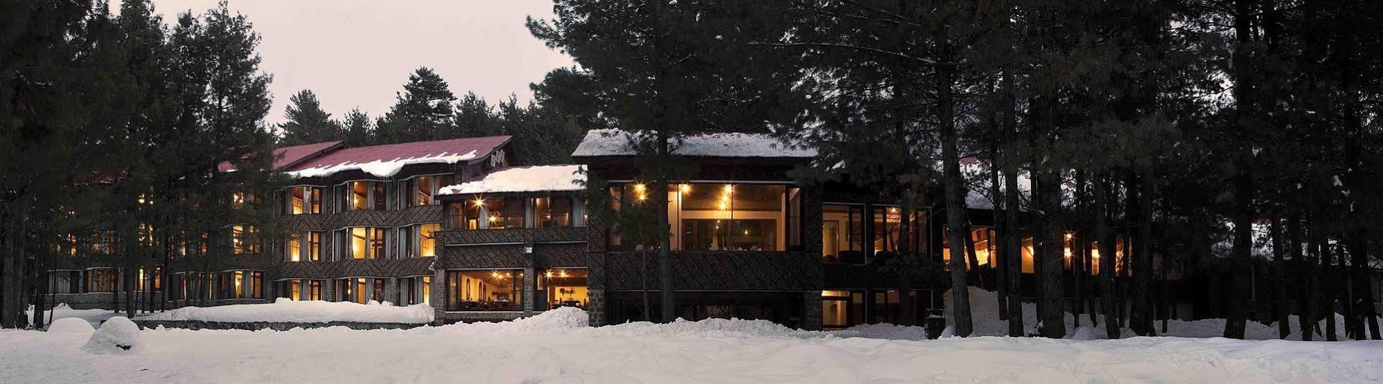 Hotel Senator Pine N Peak à Pahalgām Extérieur photo