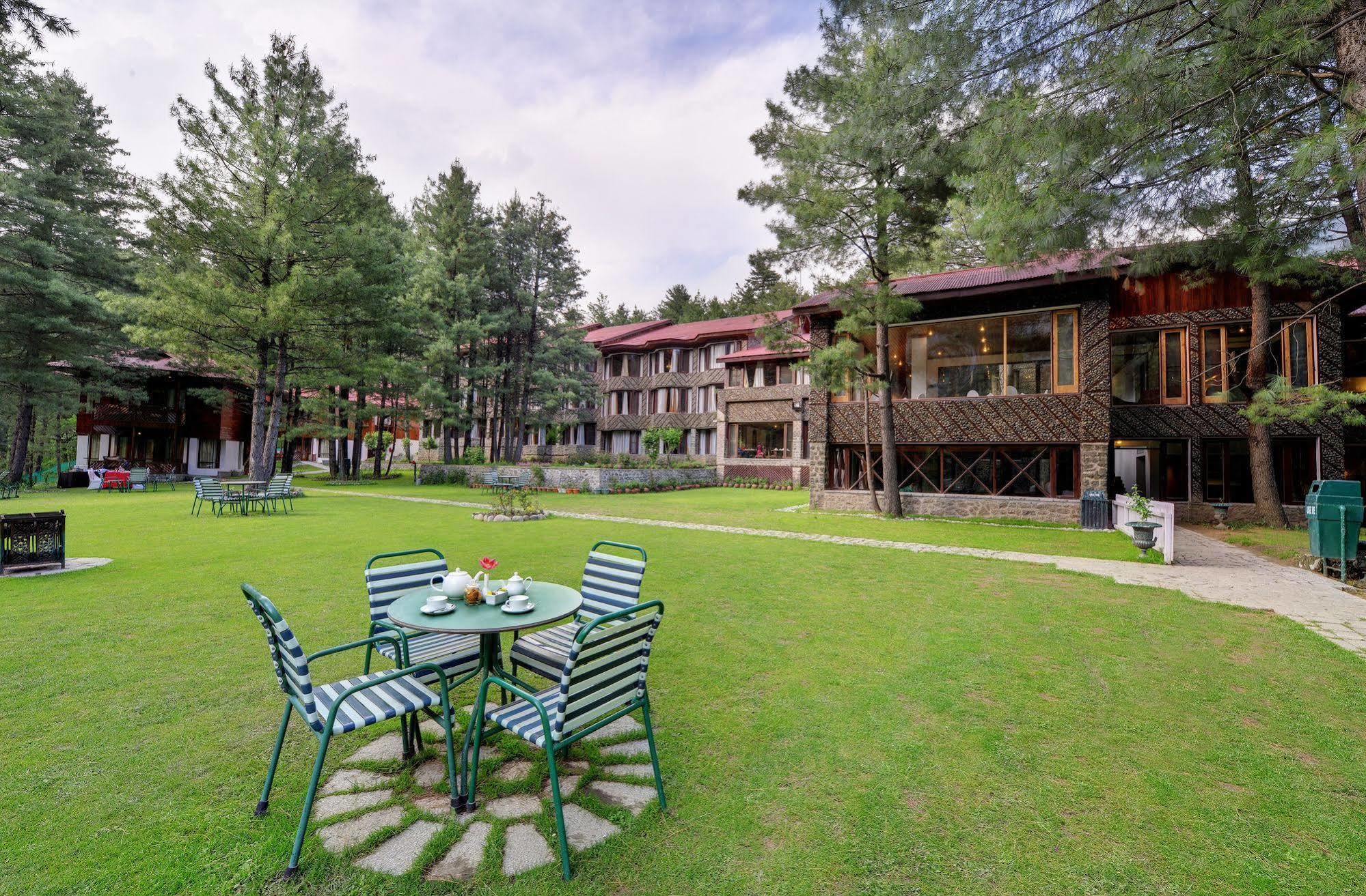 Hotel Senator Pine N Peak à Pahalgām Extérieur photo